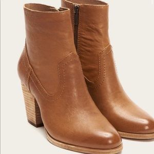 EUC Frye Essa Booties 8